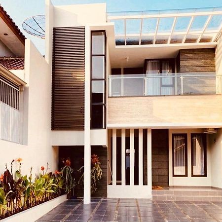 Platinum Setrasari Guest House 5Br Private Pool Бандунг Екстериор снимка