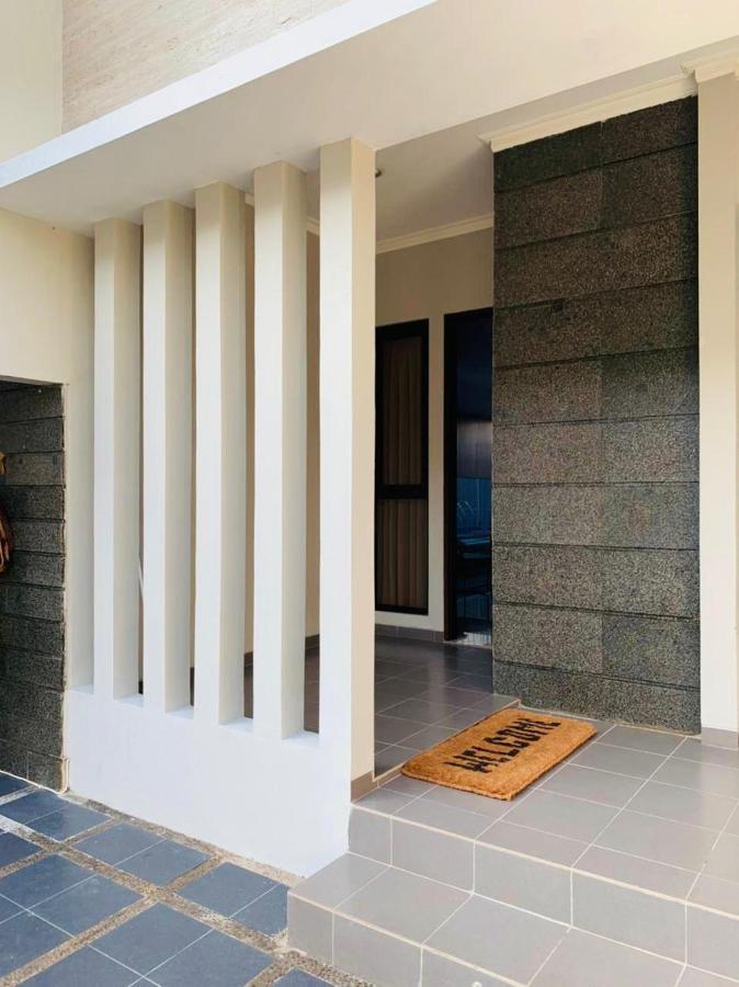 Platinum Setrasari Guest House 5Br Private Pool Бандунг Екстериор снимка